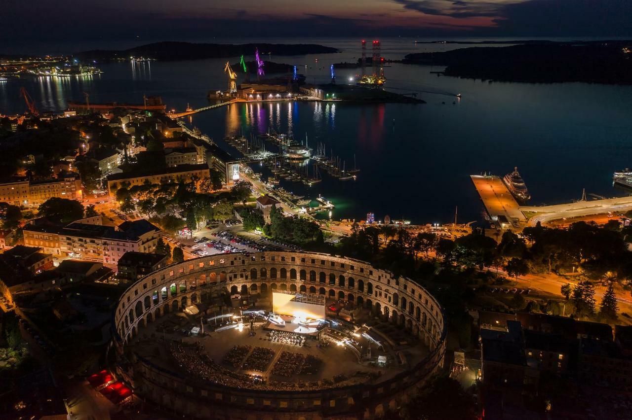 Luxury Apartment Jana With Private Parking Пула Екстериор снимка